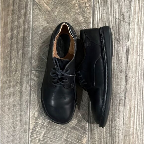 Born Black Leather comfortable Flats with Rounded Toe - Picture 1 of 4